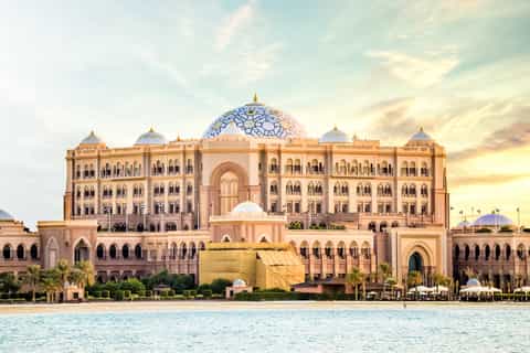 Abu Dhabi: Emirates Palace Coffee or Dine-in with Transfers