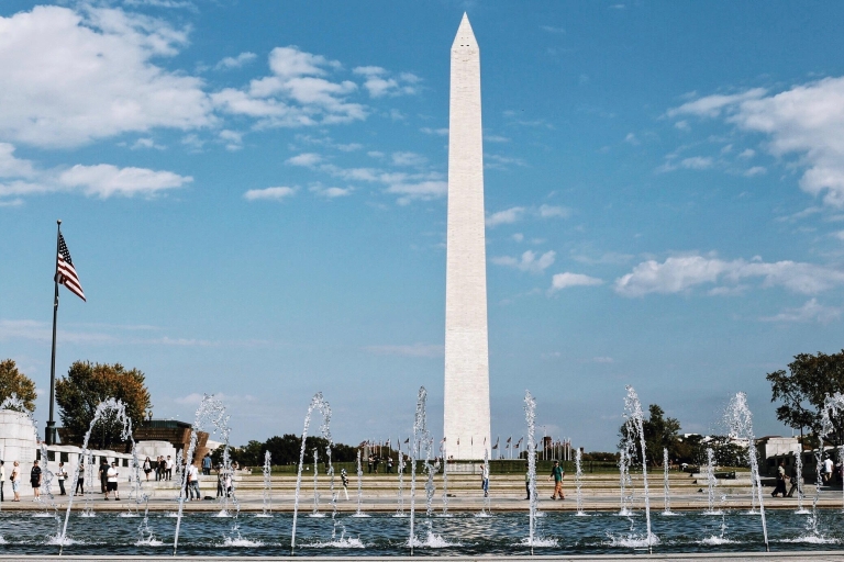DC at Night: Historical Highlights of the National Mall Small Group Tour in English