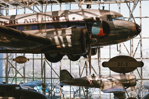 Luft- und Raumfahrtmuseum und Museum für amerikanische Geschichte: Geführte KombitourLuft & Raum + AHM Private Combo Tour auf Englisch
