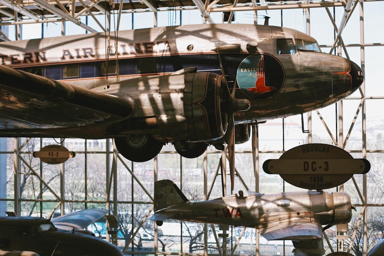 Musée de l'air et de l'espace et de l'histoire américaine : visite guidée combinéeAir & Space + AHM Semi-Private Combo Tour en anglais