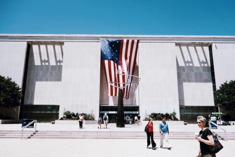 Arlington Cemetery & Museum of American History Zwiedzanie z przewodnikiemCmentarz Arlington i prywatna wycieczka AHM po angielsku