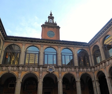 Audio-Guided Archiginnasio Visit with Food Tasting