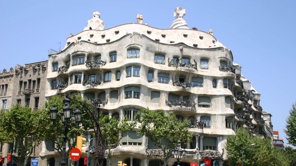 Barcelona: Evening Walking Tour in the Gaudi Area with Tapas | GetYourGuide