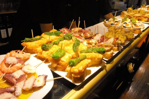 Barcelona: Evening Walking Tour in the Gaudi Area with Tapas Private Tour