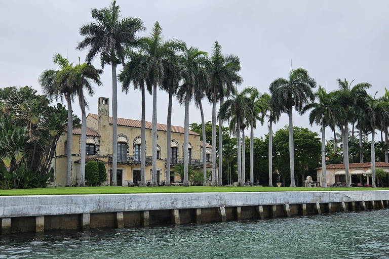 Miami: Private Tailored Sightseeing Boat Tour 1 hour Package w/o Gas & Marina Fees $70 due at Check-in