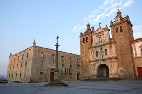 Da Porto: tour regionale storico di Viseu e degustazione di vini
