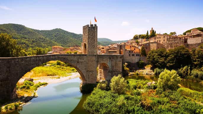 besalú and medieval towns tour with hotel pickup