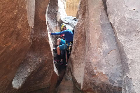 Från Moab: Entrajo Canyon: Halvdags Canyoneering äventyr i Entrajo CanyonFrån Moab: Entrajo Canyon: Halvdags Canyoneering Äventyr i Entrajo Canyon