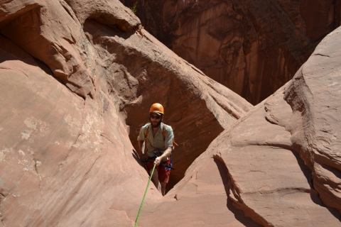 From Moab: Full-Day Zig Zag Canyon Canyoneering Experience