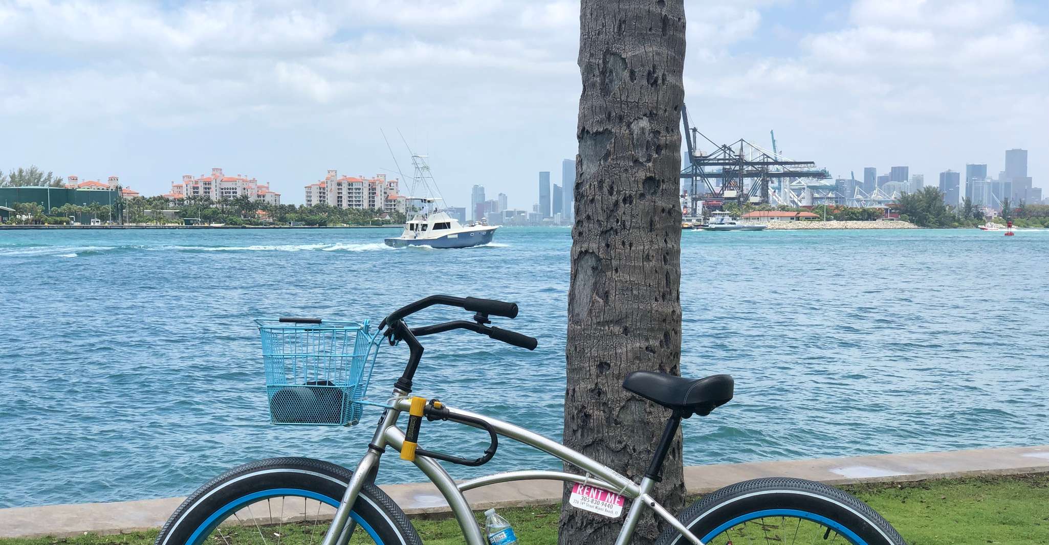 Miami, South Beach Fat Tire Beach Rider Bike Rental - Hizvo