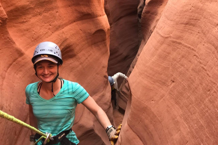 Van Moab of Hanksville: North Wash Slot Canyon ExperienceIrish Canyons en North Wash Slot Canyons Tour vanuit Moab