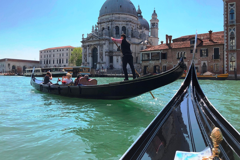 Venice: St. Mark’s Basilica and Gondola Combo Tour German Tour