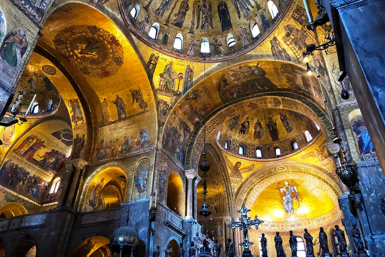 Venice: St. Mark’s Basilica and Gondola Combo Tour German Tour