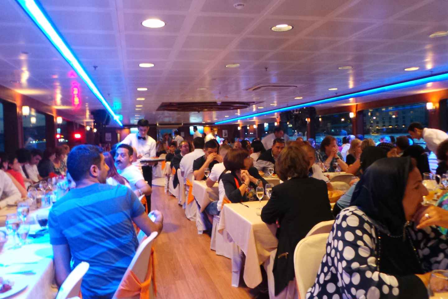 Crucero con Cena y Espectáculo en el Bósforo, Estambul