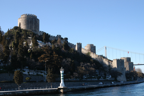 Bosporus-Kreuzfahrt und Zwei-Kontinente-Tour mit lokalem GuideBosphorus Kreuzfahrt und zwei Kontinente Tour