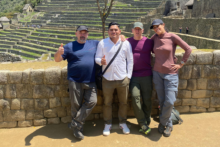 From Aguas Calientes: Machu Picchu guided tour with tickets