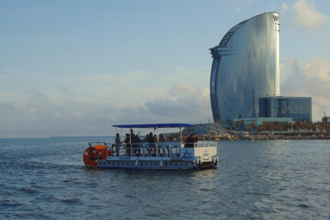 Barcelona: 1,5-godzinna prywatna wycieczka statkiem z pedałamiBarcelona: Indywidualna wycieczka łodzią na pedały
