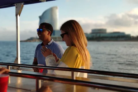 Barcelona: Catamaran cruise met uitzicht op de stad en muziek