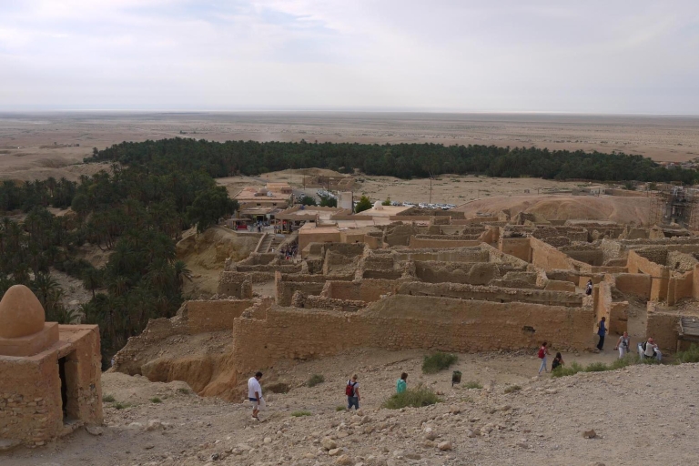 Z Djerby: 2-dniowa wycieczka do Tozeur i Mountain Oasis