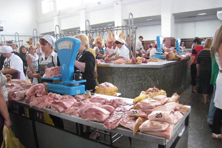 Chisinau: Local Central Market Treasure Hunt with Host