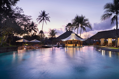 Ubud : dîner barbecue romantique au bord de la piscineBarbecue balinais