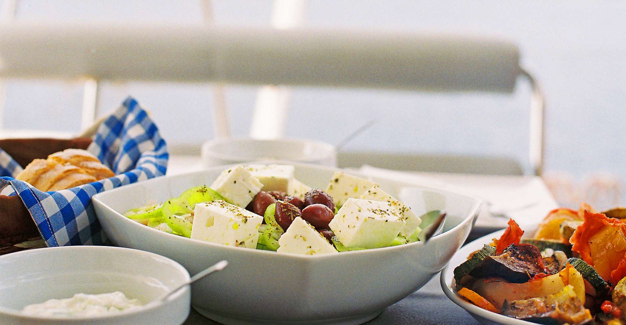 Côte d'Athènes, croisière en catamaran avec repas et boissons - Hizvo