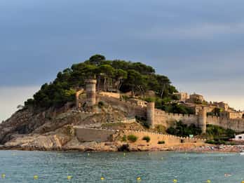 Costa Brava: Boat Ride and Tossa Visit with Hotel Pickup