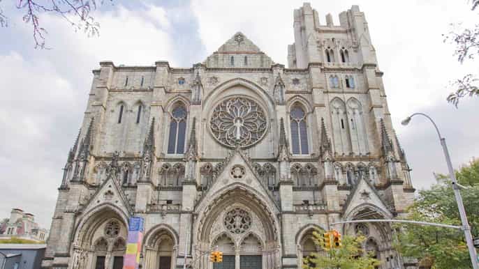 nyc entrée de la cathédrale saintjean le divin et visite autoguidée