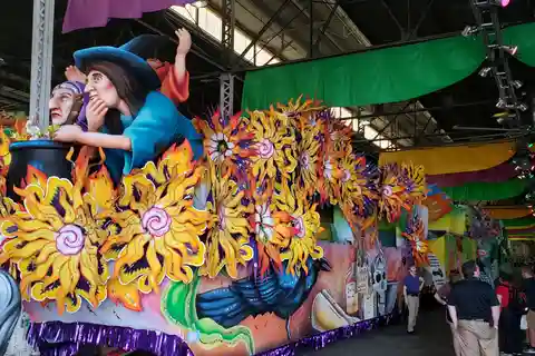 New Orleans: Mardi Gras World Behind-the-Scenes Tour: Mardi Gras World Behind-the-Scenes Tour