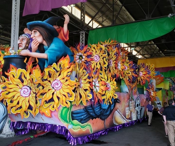 New Orleans: Mardi Gras World Behind-the-Scenes Tour: Mardi Gras World Behind-the-Scenes Tour