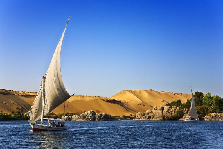 Hurghada: Luxor Highlights & King Tut Tomb Tour with Lunch Shared Tour