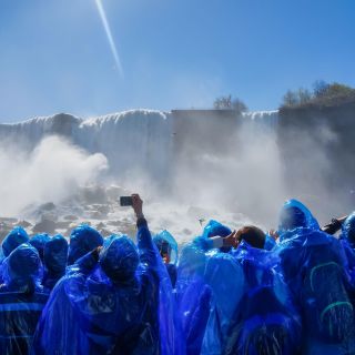 Niagara Falls: Canadian Side Day Trip with Maid of The Mist