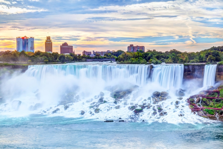 Niagarafälle: Tour auf kanadischer Seite & Maid of The MistWinter: Halbtägige Tour auf kanadischer Seite