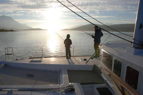 Tromsø: gita di pesca in catamarano di lusso