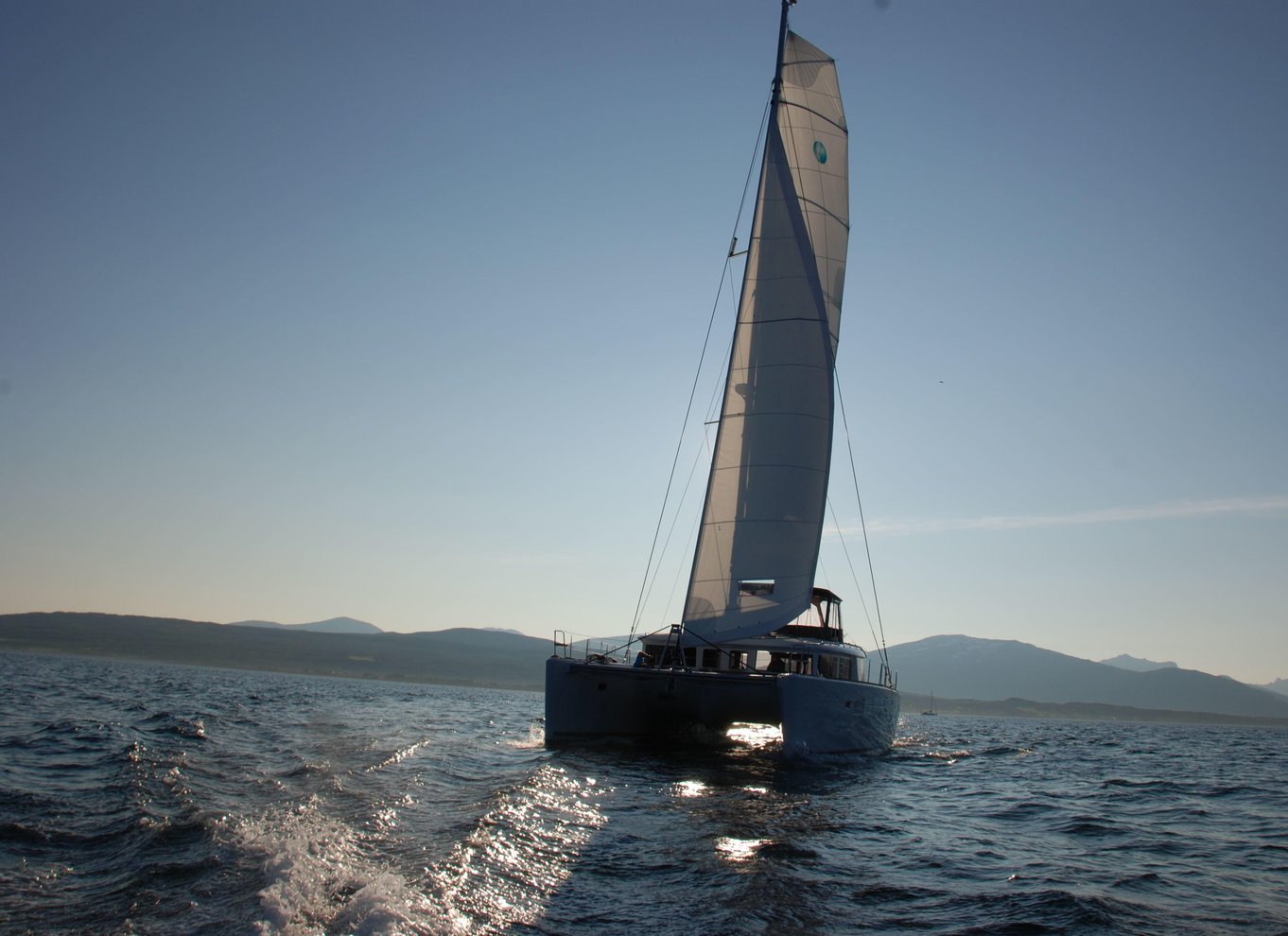 Tromsø: Sejltur under midnatssolen i en luksuskatamaran