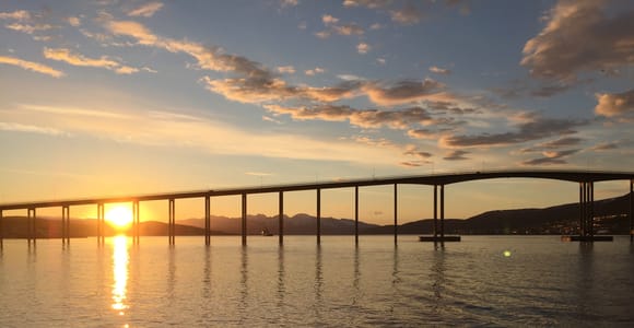 Tromsø: Small-Group Midnight Sun Luxury Catamaran Cruise