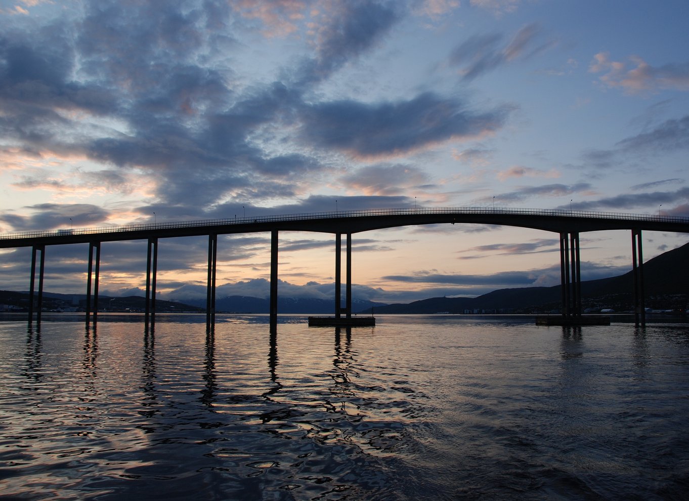 Tromsø: Sejltur under midnatssolen i en luksuskatamaran