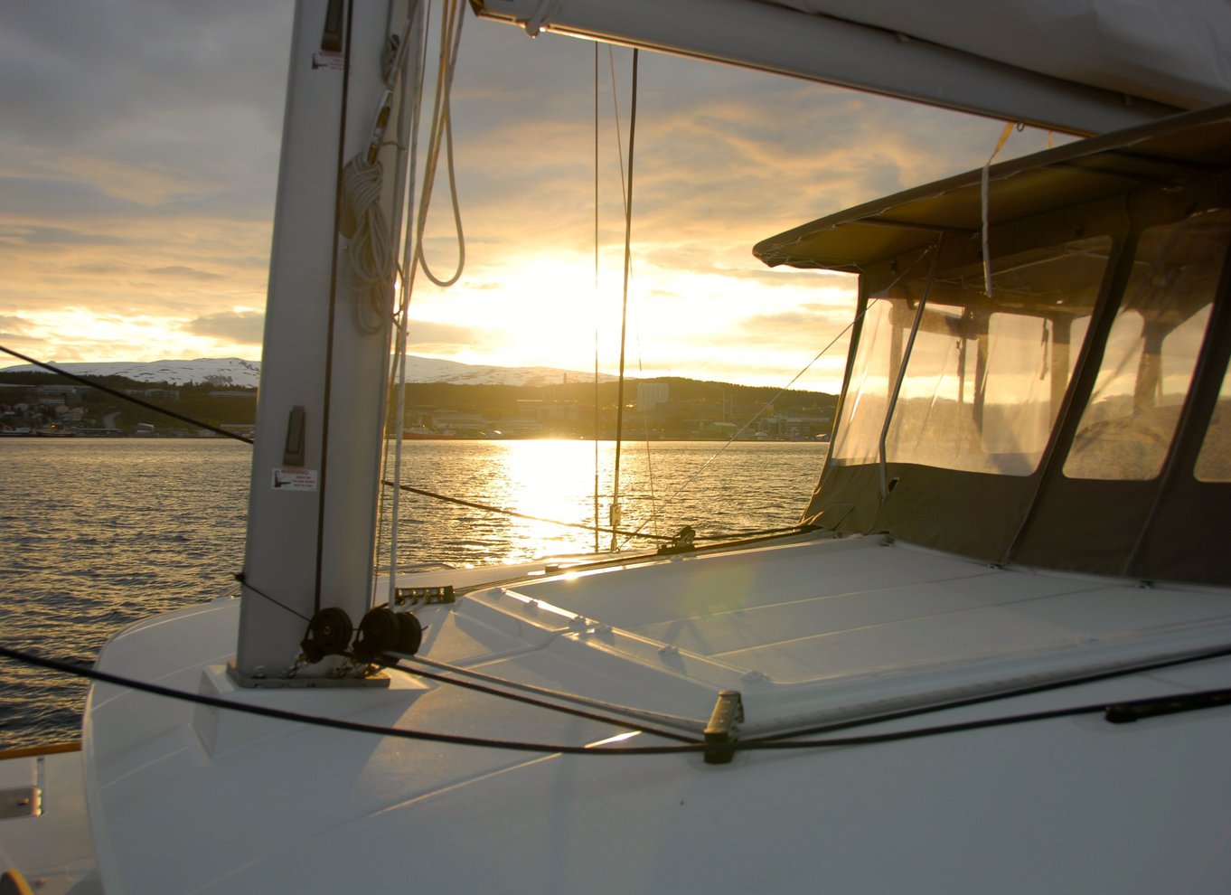 Tromsø: Sejltur under midnatssolen i en luksuskatamaran