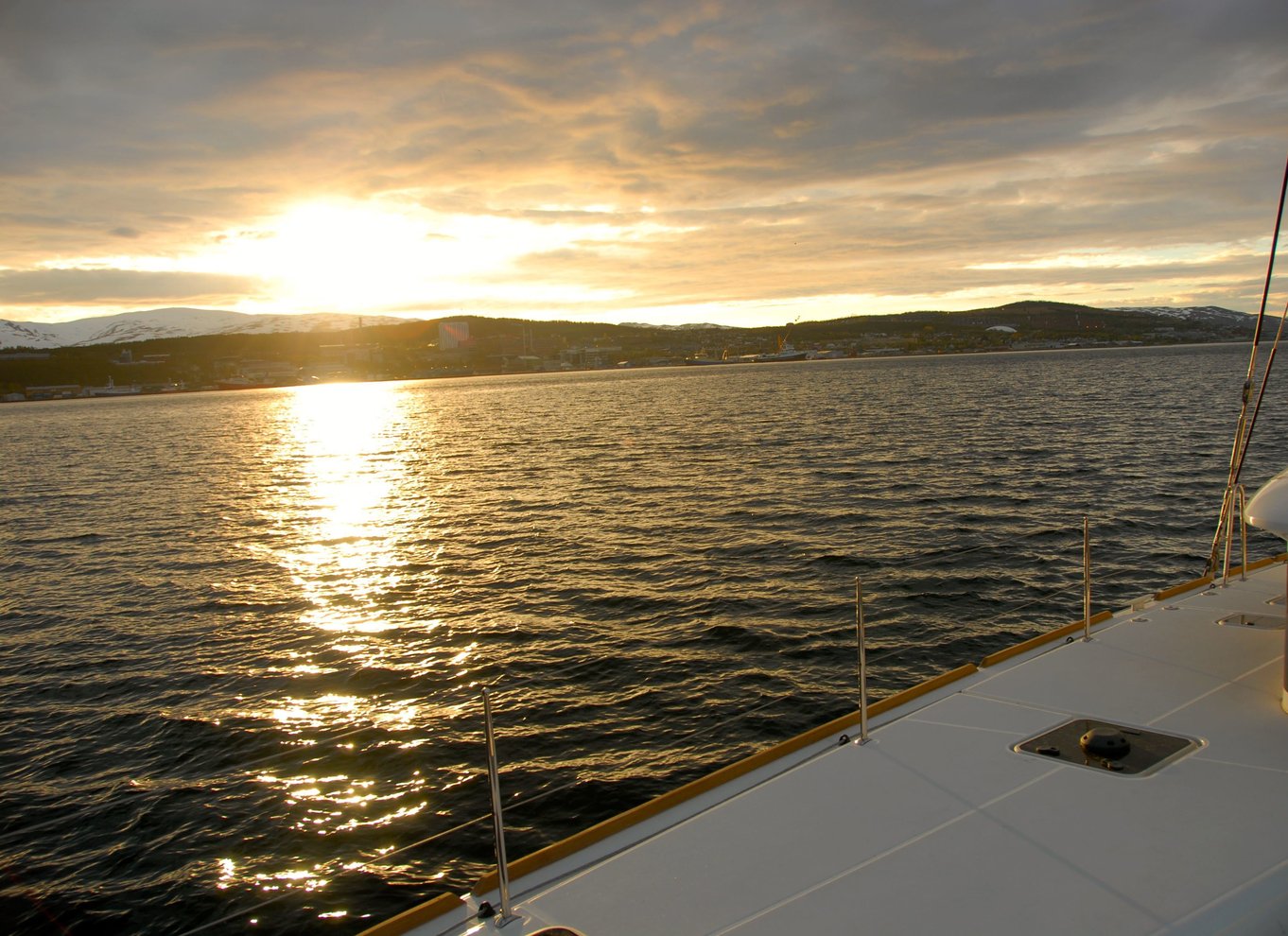 Tromsø: Sejltur under midnatssolen i en luksuskatamaran