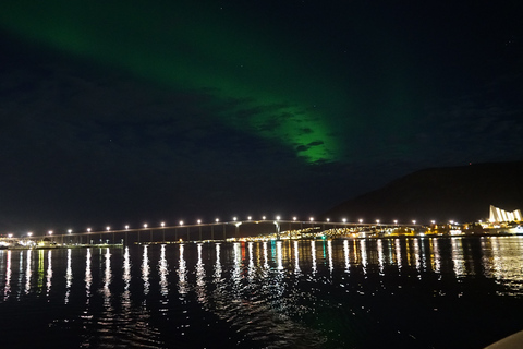 Tromsø : Croisière de luxe en catamaran pour admirer les aurores boréalesTromsø : Croisière de luxe en catamaran sur les aurores boréales