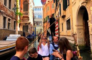 Venedig: Kombiticket Sightseeing-Rundgang & Gondelfahrt