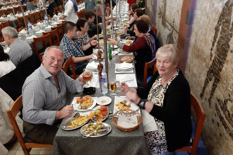 Madère : Dîner et spectacle traditionnel madérienCircuit avec ramassage dans les hôtels de la région de Funchal