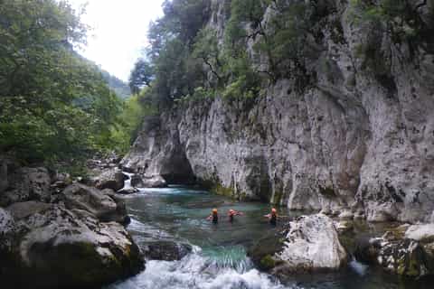 Vikos: Voidomatis River Trekking con Picnic Lunch