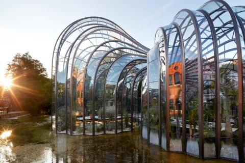 Bombay Sapphire Distillery: Guided Tour & Gin Cocktail