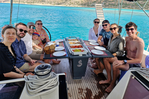 Kissamos: Balos and Gramvousa Shared Sailing Trip with Meal