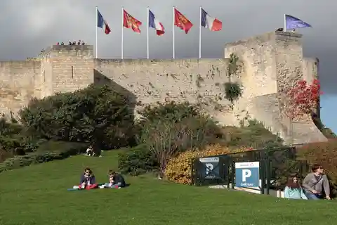 Caen Like a Local: Customized Guided Walking Tour