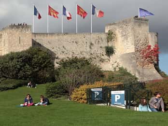Caen como um local: Excursão a pé guiada e personalizada