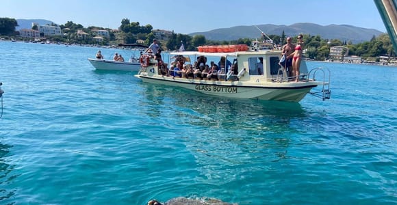 Glass boat cruises to spot turtles