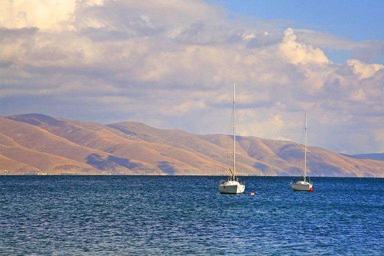 Tour Privado: Lago Sevan, Dilijan, Goshavank e HaghartsinVisita Guiada Privada