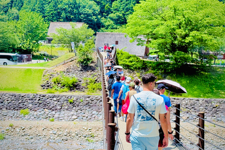 1 Day Customize Private Charter Tour Shirakawago & Kanazawa